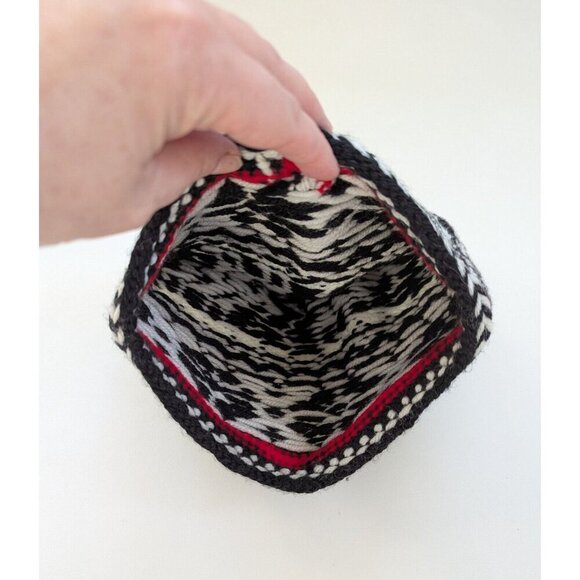 Hand Knit Beanie Fair Isle Nordic Style 4 Point Black And White Hat S/M - Picture 5 of 8